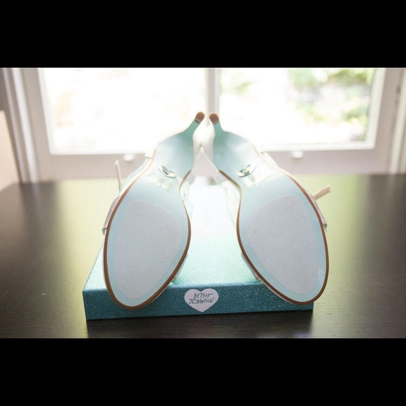 Ivory Satin Heel - Picture 3 of 5